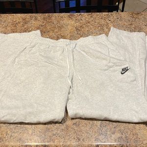Nike relaxed fit fleece sweatpants
